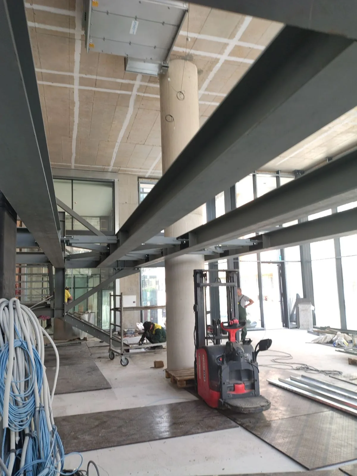 Exposed-beam steel structure in an office building